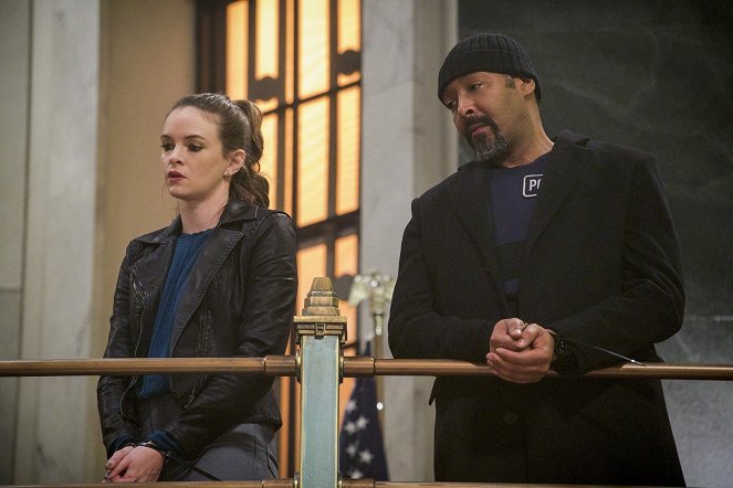 The Flash - Fury Rogue - Photos - Danielle Panabaker, Jesse L. Martin