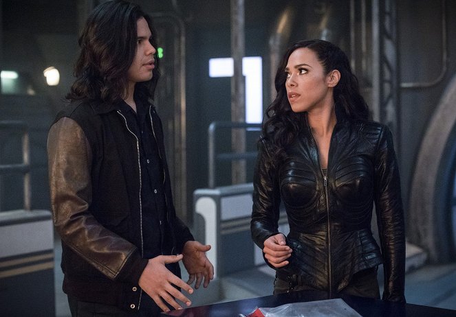 The Flash - Therefore She Is - Photos - Carlos Valdes, Jessica Camacho