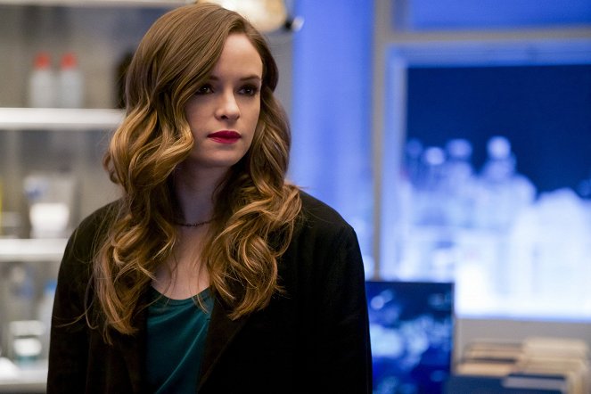 The Flash - Harry and the Harrisons - Photos - Danielle Panabaker