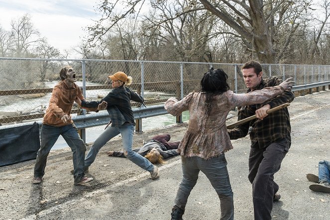 Fear the Walking Dead - Laura - Photos - Jenna Elfman, Garret Dillahunt