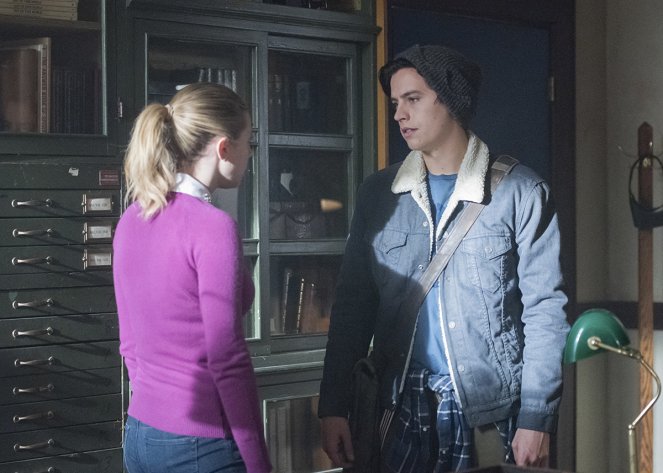 Riverdale - Chapter Twenty Seven: The Hills Have Eyes - Photos - Cole Sprouse