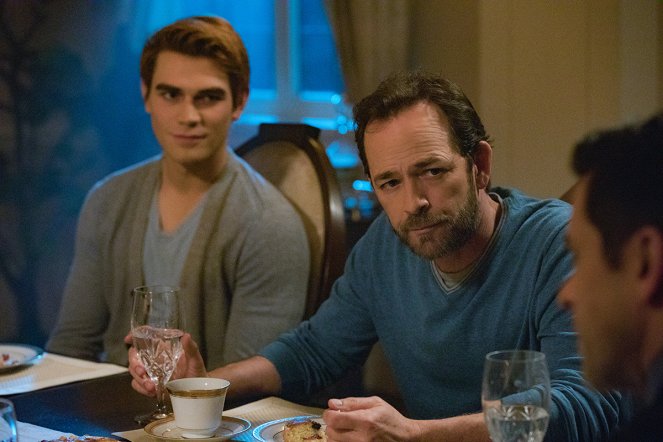 Riverdale - Kapitel achtundzwanzig: „There Will Be Blood“ - Filmfotos - Luke Perry