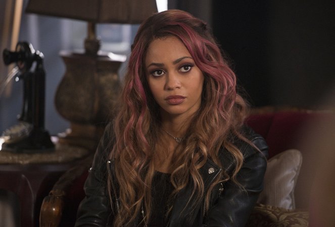 Riverdale - Chapter Thirty: The Noose Tightens - Photos - Vanessa Morgan