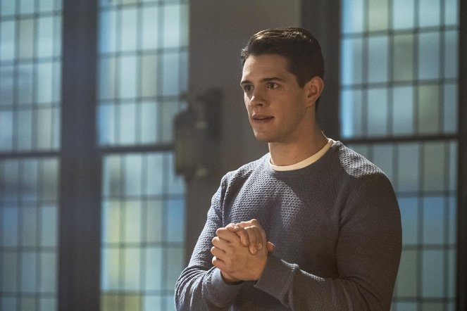 Riverdale - Chapter Thirty-One: A Night to Remember - Photos - Casey Cott