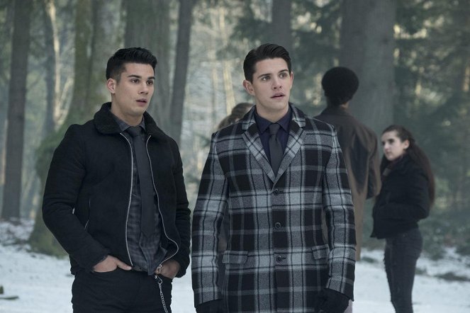 Riverdale - Chapter Thirty-Two: Prisoners - Photos - Casey Cott