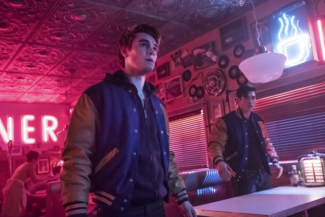 Riverdale - Kapitola 34: Soudná noc - Z filmu - K.J. Apa