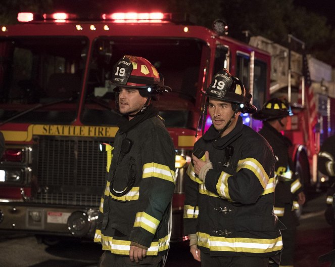 Station 19 - Invisible to Me - Photos - Grey Damon, Jay Hayden