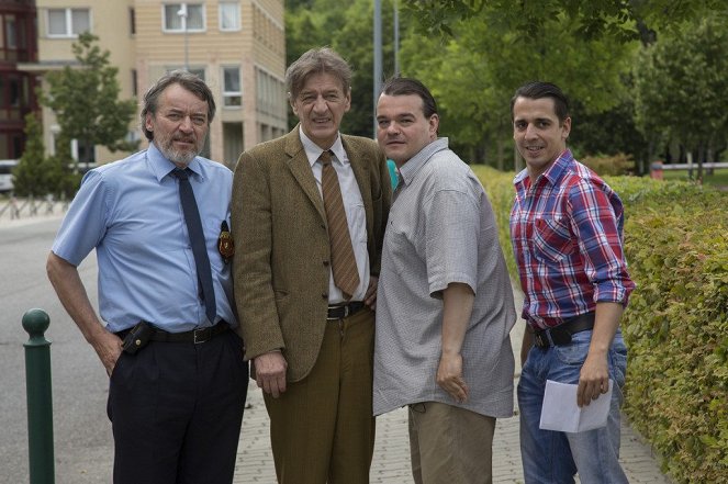 Munkaügyek - Season 4 - Mentsük meg az irodát! - De la película - Zoltán Tamási, Zoltán Mucsi, Ferenc Elek, Lehel Kovács