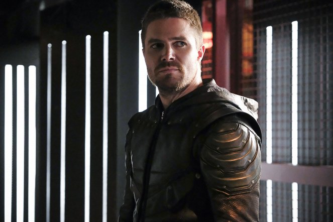 Arrow - All for Nothing - Photos - Stephen Amell