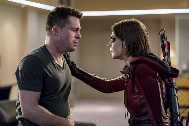 Arrow - Dvojnice - Z filmu - Colton Haynes, Willa Holland