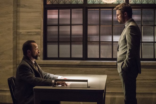 Arrow - Brothers in Arms - Photos - David Nykl, Stephen Amell