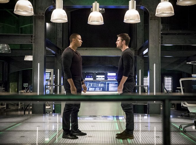 Arrow - Brothers in Arms - Photos - David Ramsey, Stephen Amell
