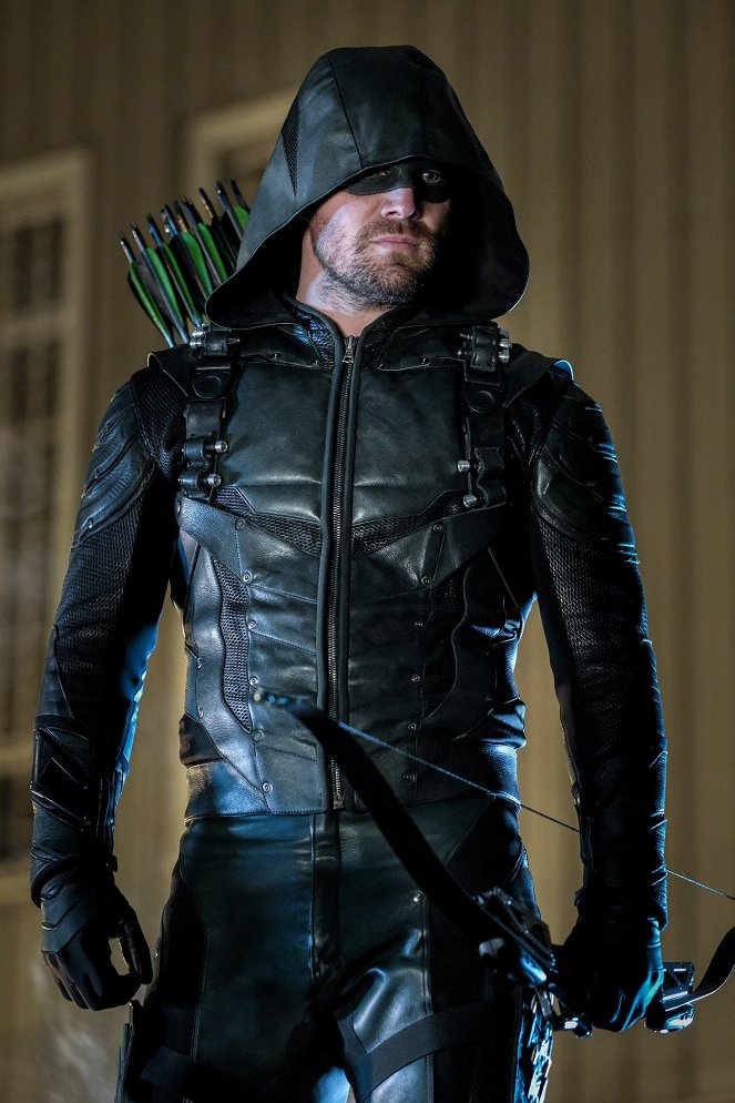 Arrow - The Ties That Bind - Photos - Stephen Amell
