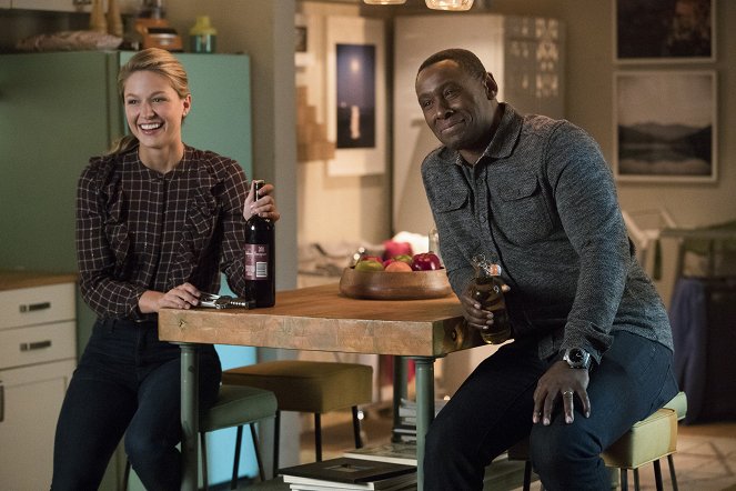 Supergirl - In Search of Lost Time - Photos - Melissa Benoist, Carl Lumbly