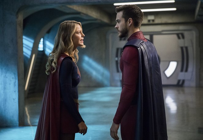 Supergirl - In Search of Lost Time - Photos - Melissa Benoist, Chris Wood
