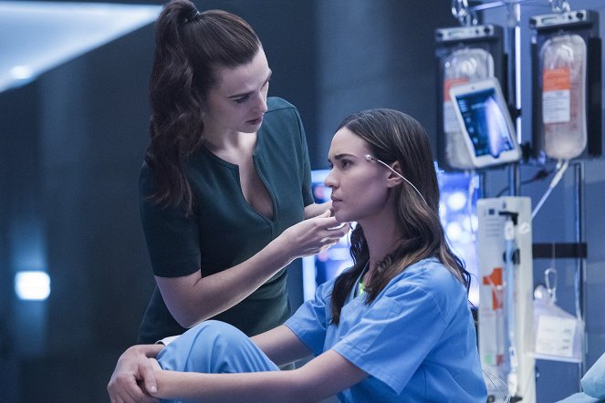 Supergirl - Of Two Minds - Photos - Katie McGrath, Odette Annable