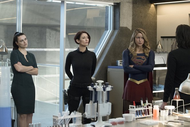 Supergirl - Trinity - Van film - Katie McGrath, Chyler Leigh, Melissa Benoist