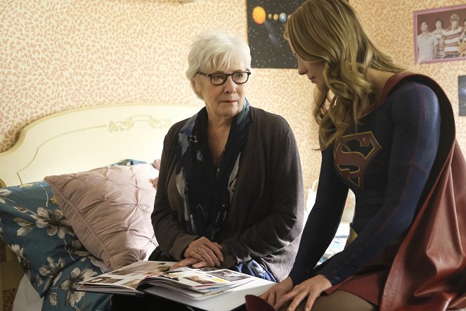Supergirl - Shelter from the Storm - Photos