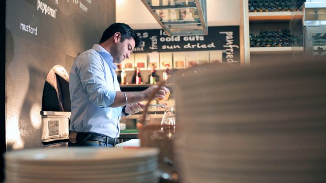 My Yellow Table - Filmfotos - Kunal Kapoor