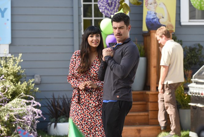 New Girl - About Three Years Later - Photos - Hannah Simone, Max Greenfield