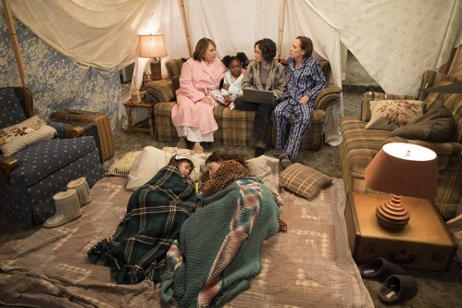 Roseanne - Go Cubs - Kuvat elokuvasta - Roseanne Barr, Jayden Rey, Sara Gilbert, Laurie Metcalf