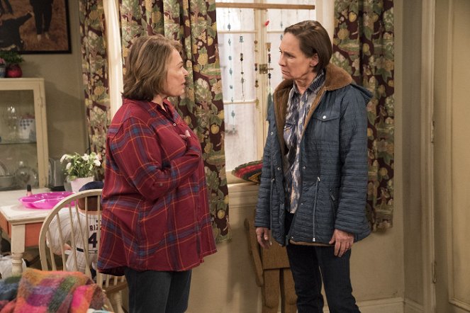 Roseanne - No Country for Old Women - Photos - Roseanne Barr, Laurie Metcalf