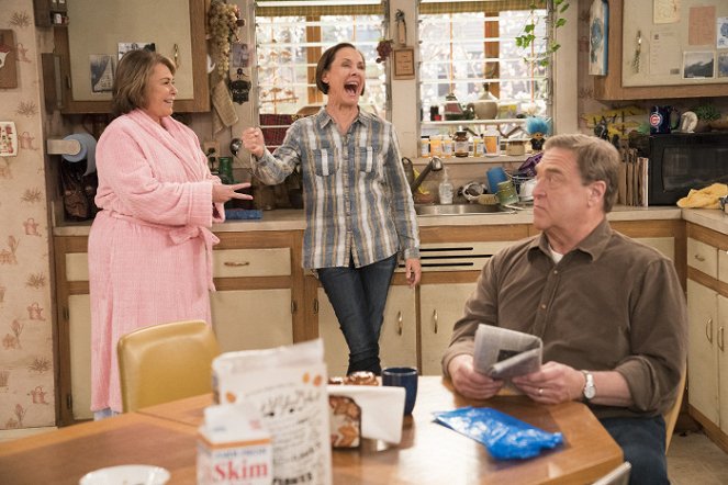 Roseanne - No Country for Old Women - Photos - Roseanne Barr, Laurie Metcalf, John Goodman