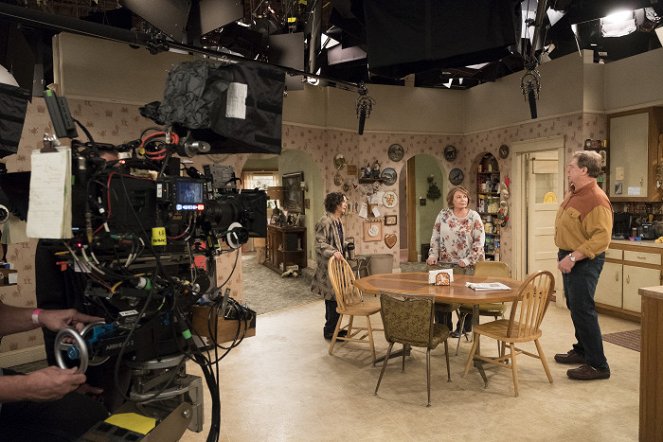 Roseanne - Season 10 - Roseanne Gets the Chair - Do filme