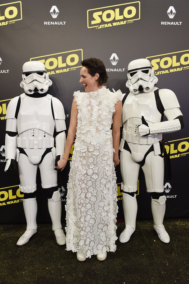 Han Solo: Uma História de Star Wars - De eventos - 'Solo: A Star Wars Story' party at the Carlton Beach following the film's out of competition screening during the 71st International Cannes Film Festival at Carlton Beach on May 15, 2018 in Cannes, France - Phoebe Waller-Bridge