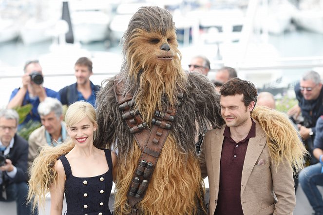 Han Solo: Uma História de Star Wars - De eventos - 'Solo: A Star Wars Story' official photocall at Palais des Festivals on May 15, 2018 in Cannes, France - Emilia Clarke, Alden Ehrenreich