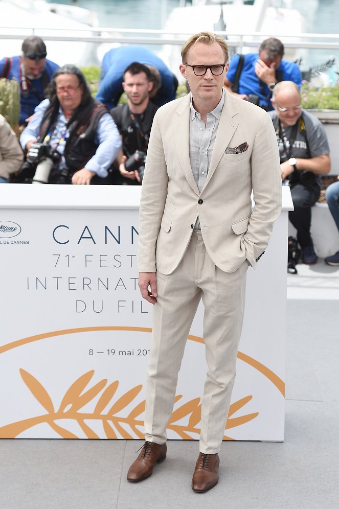 Han Solo: Uma História de Star Wars - De eventos - 'Solo: A Star Wars Story' official photocall at Palais des Festivals on May 15, 2018 in Cannes, France - Paul Bettany