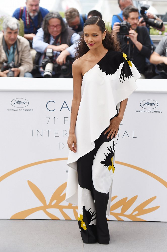 Han Solo: Uma História de Star Wars - De eventos - 'Solo: A Star Wars Story' official photocall at Palais des Festivals on May 15, 2018 in Cannes, France - Thandiwe Newton