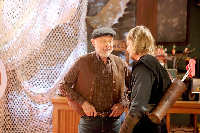 Last Man Standing - What's in a Name? - Photos - Hector Elizondo, Christoph Sanders