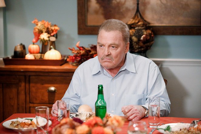 The Neighbors - Thanksgiving Is No Schmuck Bait - Do filme - Stacy Keach