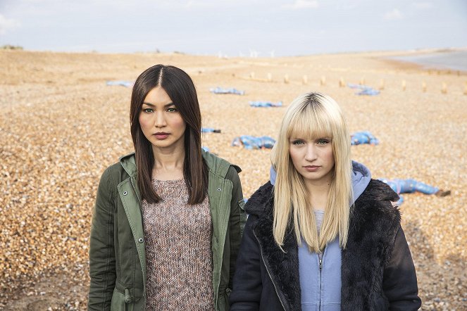 Humans - Episode 2 - Photos - Gemma Chan, Emily Berrington