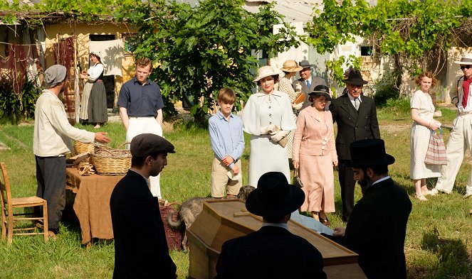 The Durrells - Episode 2 - Photos - Callum Woodhouse, Milo Parker, Keeley Hawes, Daisy Waterstone