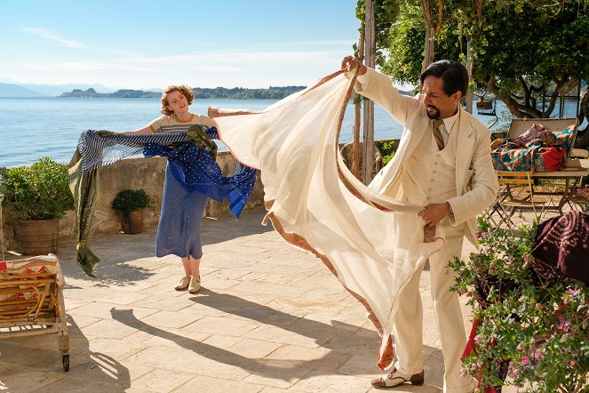 The Durrells - Episode 4 - Filmfotos - Daisy Waterstone, Tanmay Dhanania