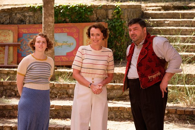The Durrells in Corfu - Episode 8 - Photos - Daisy Waterstone, Keeley Hawes, Goran Navojec
