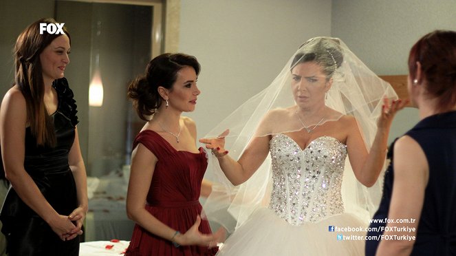Umutsuz Ev Kadınları - De la película - Songül Öden