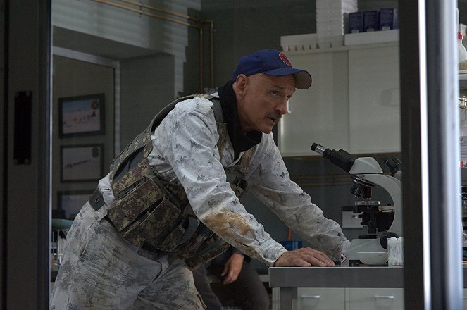 Tremors: A Cold Day in Hell - Photos - Michael Gross