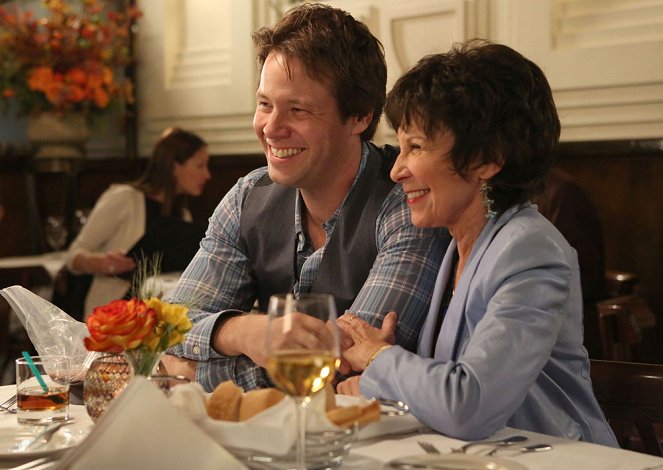 The Mindy Project - Season 3 - How to Lose a Mom in Ten Days - Photos - Ike Barinholtz, Rhea Perlman
