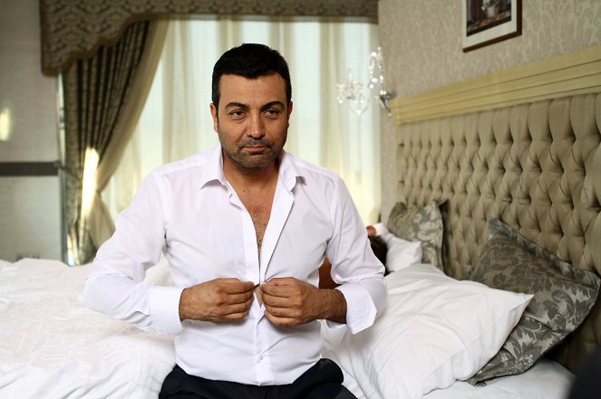 Araf Zamanı - Kuvat elokuvasta - Saruhan Hünel