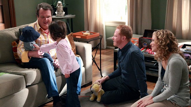 Współczesna rodzina - Season 3 - Kiedy dzieci robią się niegrzeczne - Z filmu - Eric Stonestreet, Jesse Tyler Ferguson, Annie Tedesco