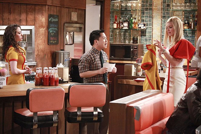 2 Broke Girls - And How They Met - Photos - Kat Dennings, Matthew Moy, Beth Behrs