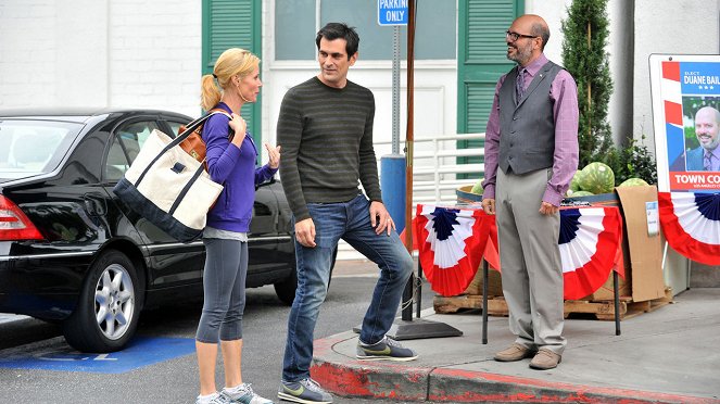 Modern Family - Hit and Run - Van film - Julie Bowen, Ty Burrell, David Cross