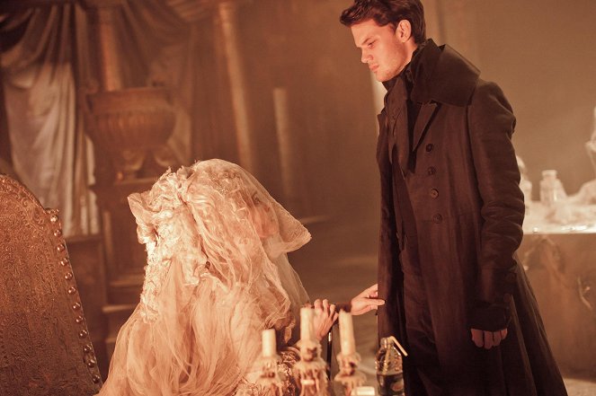 Great Expectations - Kuvat elokuvasta - Helena Bonham Carter, Jeremy Irvine