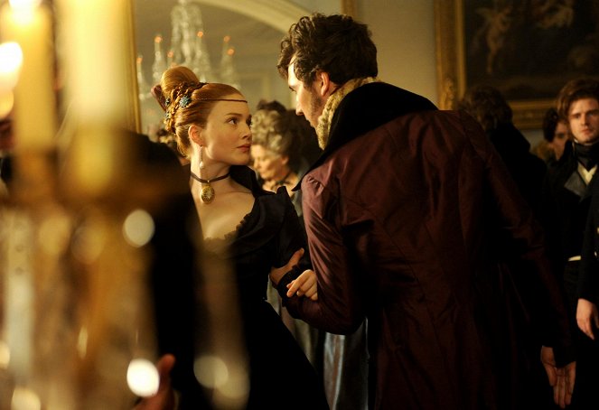 Great Expectations - Photos - Holliday Grainger, Ben Lloyd-Hughes