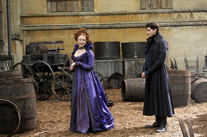 Great Expectations - Photos - Holliday Grainger, Jeremy Irvine