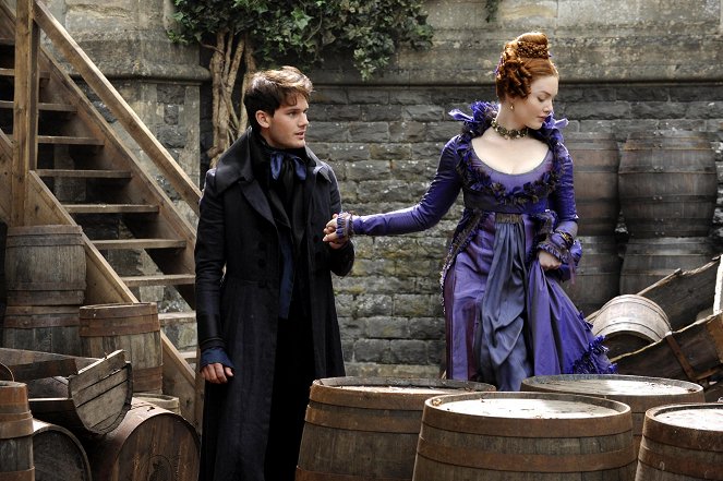 Great Expectations - Photos - Jeremy Irvine, Holliday Grainger