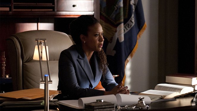 Suits - Season 1 - Tricks of the Trade - Photos - Tracie Thoms